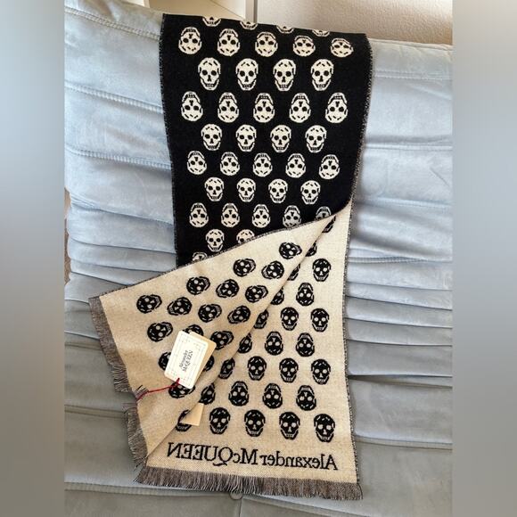 Alexander McQueen SKULL MOTIF SCARF - Picture 2 of 6